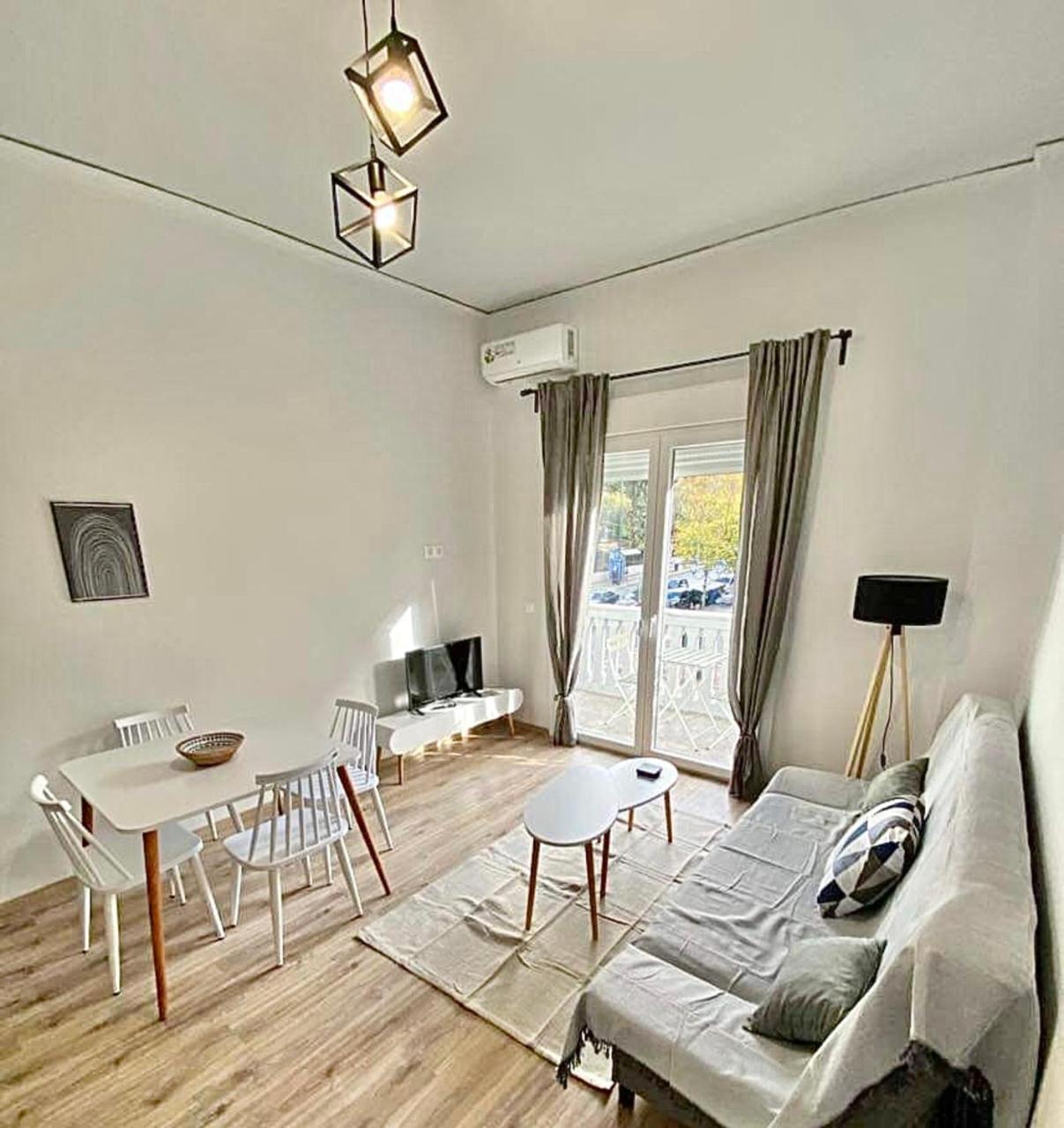 Comfortable Apartment In The City Center Athene Buitenkant foto