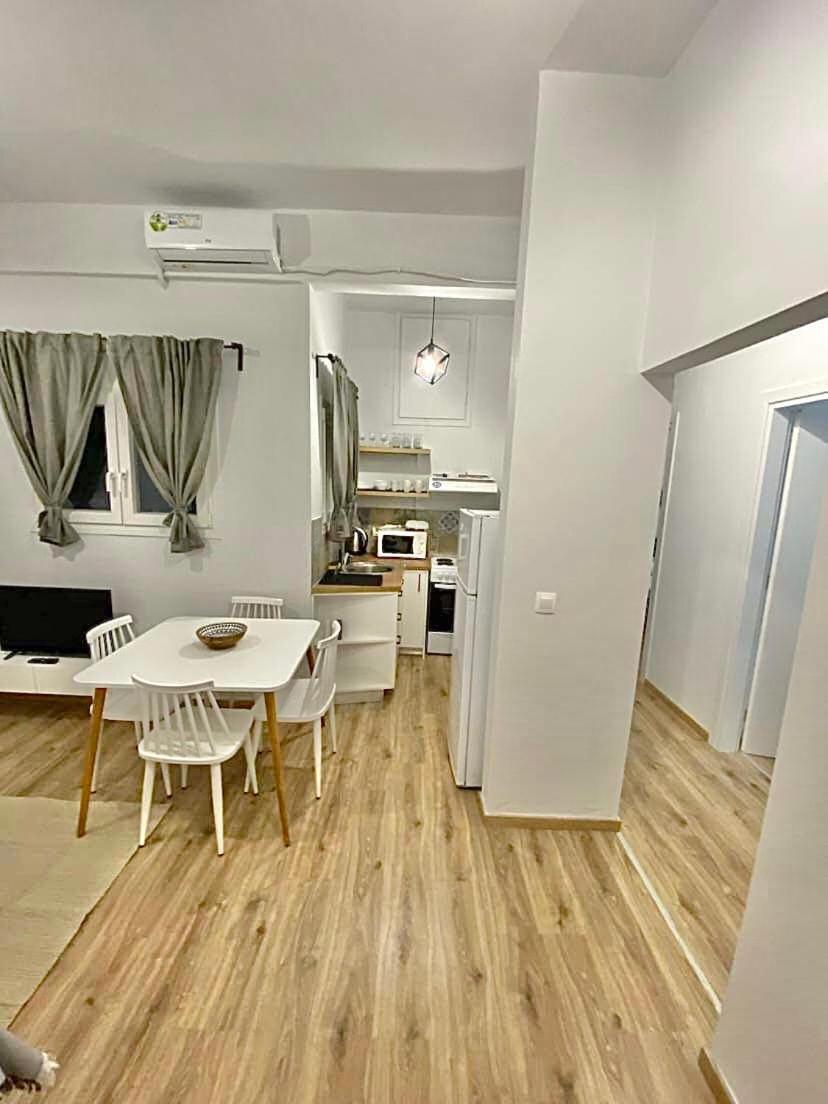 Comfortable Apartment In The City Center Athene Buitenkant foto
