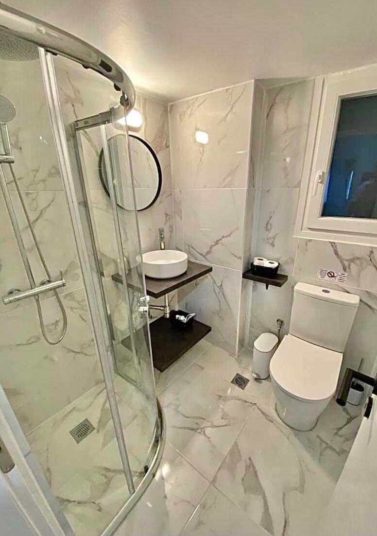 Comfortable Apartment In The City Center Athene Buitenkant foto