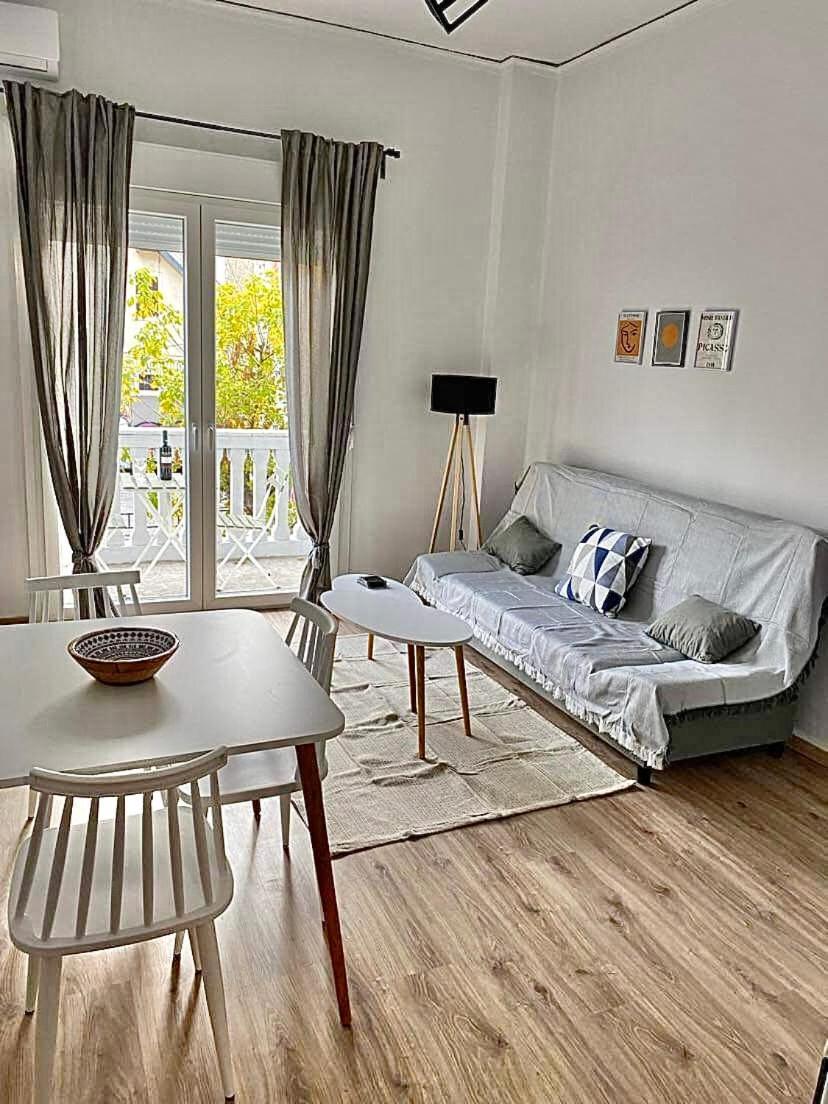 Comfortable Apartment In The City Center Athene Buitenkant foto